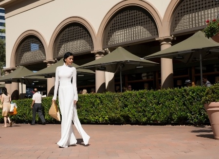 Mời độc giả cùng xem video clip 80 hoa hậu các nước nói tiếng Việt “Xin chào Việt Nam”: