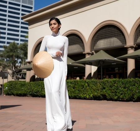 Mời độc giả cùng xem video clip 80 hoa hậu các nước nói tiếng Việt “Xin chào Việt Nam”: