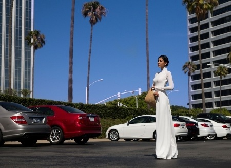 Mời độc giả cùng xem video clip 80 hoa hậu các nước nói tiếng Việt “Xin chào Việt Nam”: