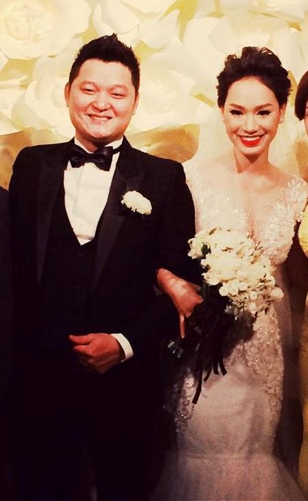 Cô dâu và chú rể rạng rỡ trong ngày cưới