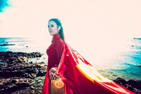 Hoa hậu Ngọc Hân diện áo dài cờ đỏ sao vàng ở đảo Lý Sơn - 4 Trí Hòa