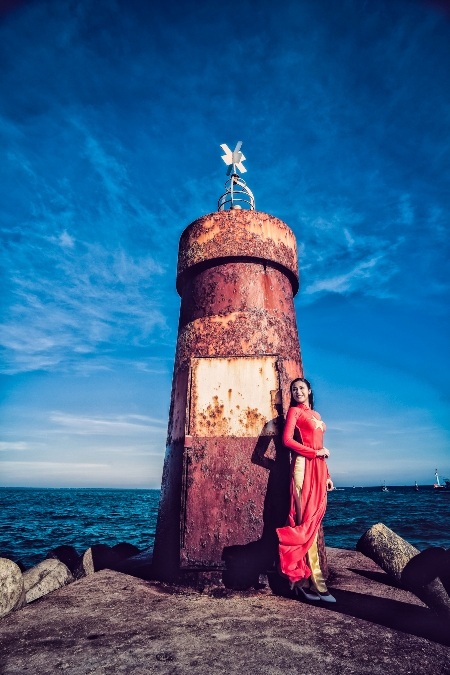 Hoa hậu Ngọc Hân diện áo dài cờ đỏ sao vàng ở đảo Lý Sơn - 6 Trí Hòa