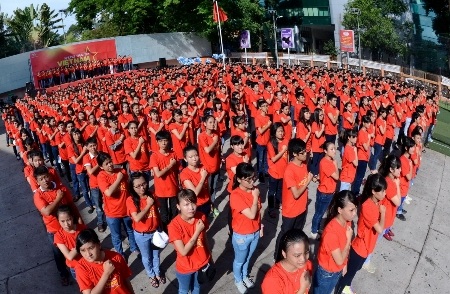 Cùng hơn 1000 sinh viên và khán giả tham gia 