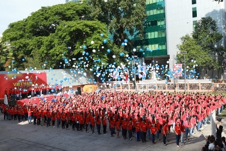 Tất cả cùng chung trái tim vì một Việt Nam hòa bình và vươn cao...