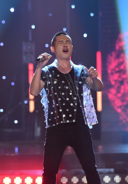 Cả hai trình diễn lại ca khúc thành công của các liveshow trước là