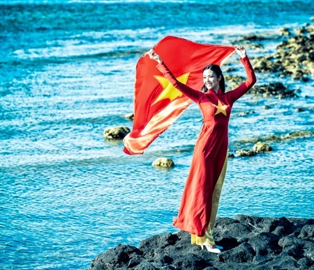 Tiếp tục là một trong 10 ngôi sao mặc đẹp của