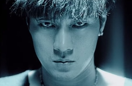 Ngôi sao phim “Giày thủy tinh” tái xuất với MV “18 years” - 3 Những hình ảnh được hé lộ trong MV