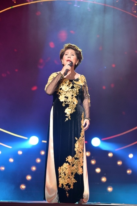 Nhạn trắng Gò Công Phương Dung đầy cảm xúc trong những bản tình ca bất hủ