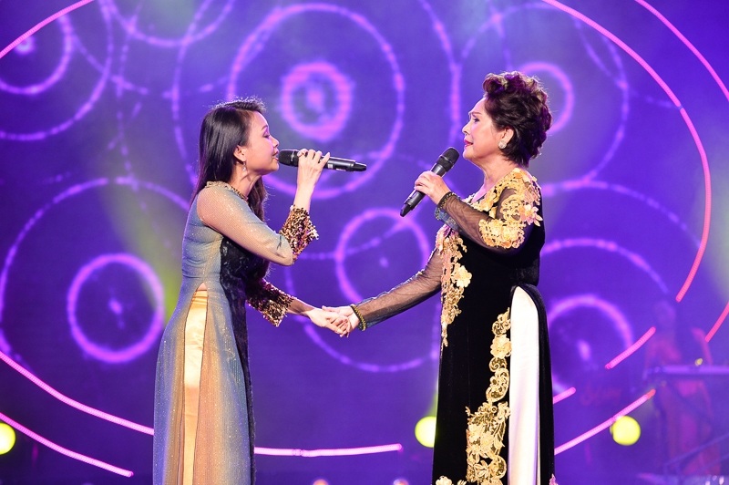 Cẩm Ly hòa quyện giọng hát ngọt ngào với Phương Dung 