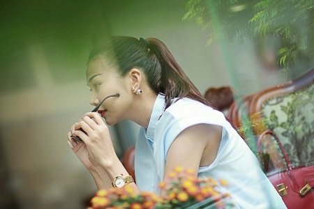 Sau đó cô đi thẳng vào một khách sạn 