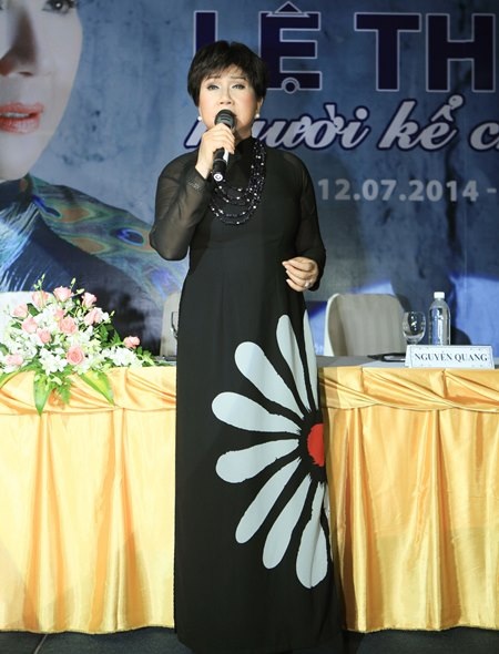 Lệ Thu từng bị bố mẹ cấm cản nghiệp cầm ca - 2 Danh ca Lệ Thu hát