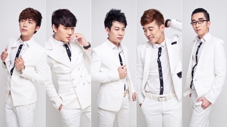 Năm chàng trai “bán cổ điển” Ayor hú vía vì giám khảo X-Factor - 1 5 chàng trai Ayor đã để lại ấn tượng riêng bằng màu sắc bán cổ điển của mình