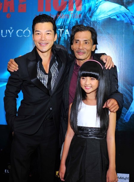 Trương Ngọc Ánh tặng hoa chúc mừng chồng cũ