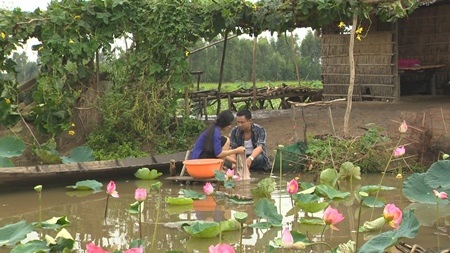Sợ chồng ghen nhưng Lê Bê La vẫn “liều mình” hôn bạn diễn - 3 Bối cảnh sông nước Nam Bộ hiền hòa được khai thác trong phim