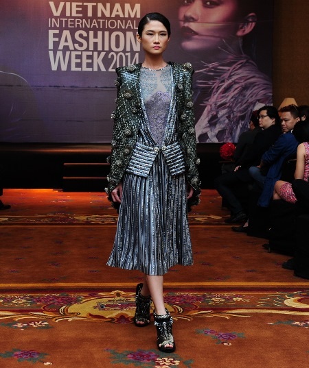 Một vài mẫu thiết kế của Công Trí cũng đã được giới thiệu với các khách mời có mặt tại sự kiện này.