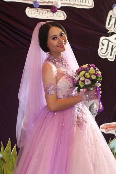 Cô dâu Thanh Hiền rạng rỡ trong ngày cưới. 