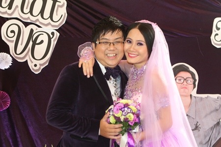 Cả hai hạnh phúc trong ngày trọng đại sau 2 năm chính thức quen nhau.