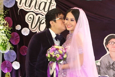 Cả hai hạnh phúc trong ngày trọng đại sau 2 năm chính thức quen nhau.