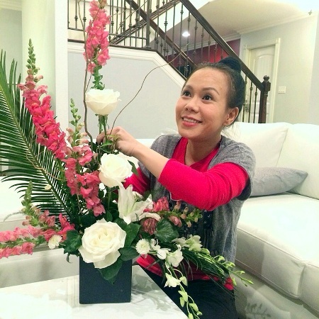 Hình ảnh Kim Hiền chuẩn bị lễ cưới ở Mỹ - 9 Cả nhà cùng nhau quây quần để chuẩn bị chu đáo nhất cho đám cưới của diễn viên Kim Hiền.