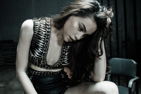 Hồ Ngọc Hà ra MV "Em không cần anh" mặc tin đồn chia tay Cường Đôla - 1 Hồ Ngọc Hà ra MV Em không cần anh mặc tin đồn chia tay Cường Đôla