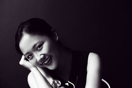 Bộ ảnh trắng đen giàu cảm xúc của Văn Mai Hương - 9 Văn Mai Hương cho biết, tâm trạng của cô cũng đang rất vui với những phản hồi tích cực từ Single