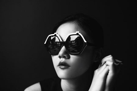 Bộ ảnh trắng đen giàu cảm xúc của Văn Mai Hương - 10 Văn Mai Hương cho biết, tâm trạng của cô cũng đang rất vui với những phản hồi tích cực từ Single