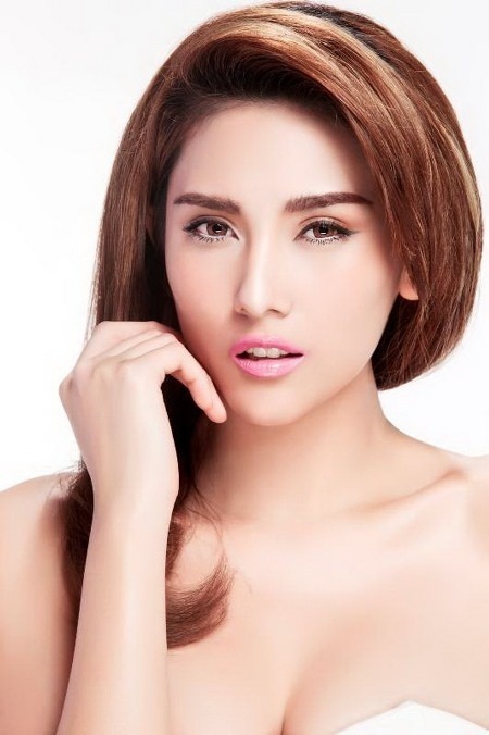 Sau tin đồn giải nghệ, siêu mẫu Hoàng Yến tung ảnh đẹp lung linh