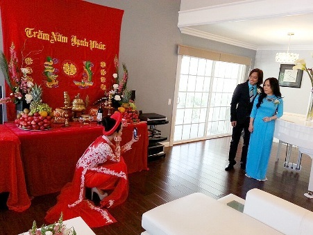 Lễ cưới bên nhà gái được tổ chức tại nhà của nghệ sĩ Việt Hương ở Mỹ.