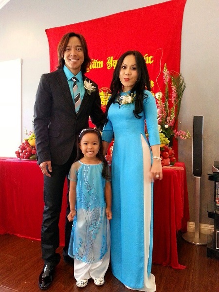 Vợ chồng Việt Hương đứng ra thay mặt nhà gái làm chủ hôn cho đám cưới của Kim Hiền.