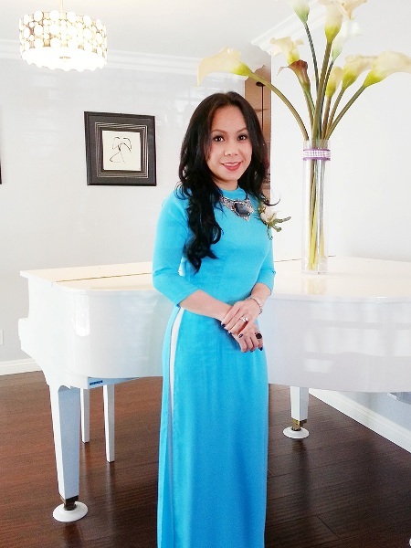 Vợ chồng Việt Hương đứng ra thay mặt nhà gái làm chủ hôn cho đám cưới của Kim Hiền.