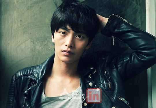 "Chàng ngốc xứ Hàn" sẽ nhập ngũ vào cuối năm nay - 2 Hiện tại Lee Min Ki đang chăm chỉ làm việc để cuối năm có thể nhập ngũ