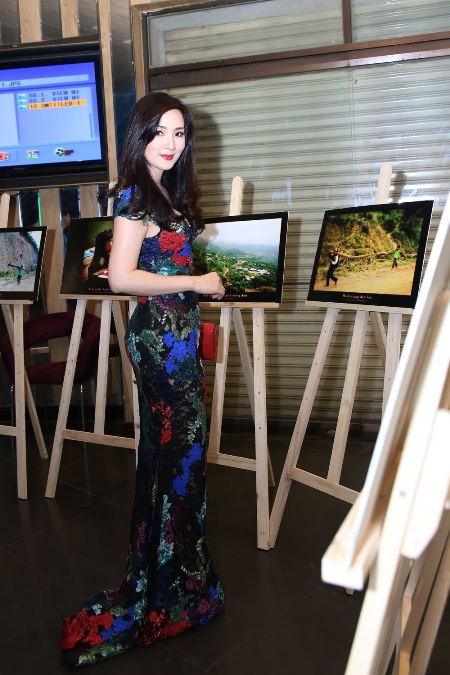 Phong thái nhẹ nhàng và tinh tế của chị luôn khiến người đối diện cảm thấy ấn tượng.