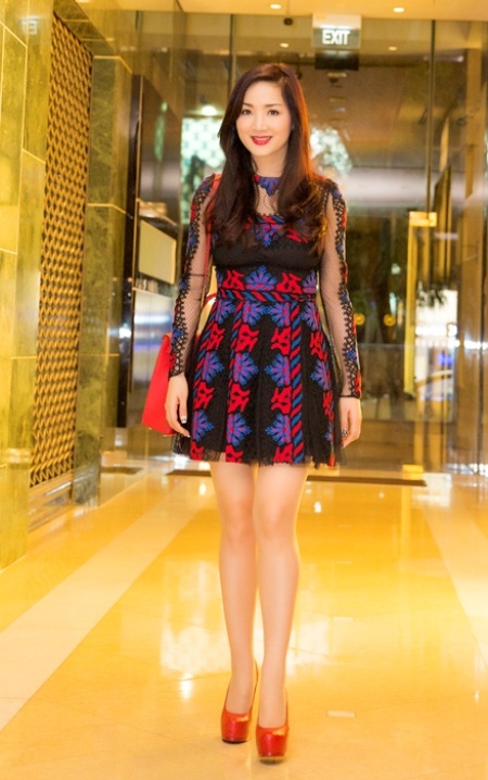 Ngưỡng mộ vẻ đẹp "không tuổi" của hoa hậu Giáng My - 7 Chị cho biết, nhờ chế độ sinh hoạt và tập luyện khoa học mà duy trì được một vóc dáng như thế.