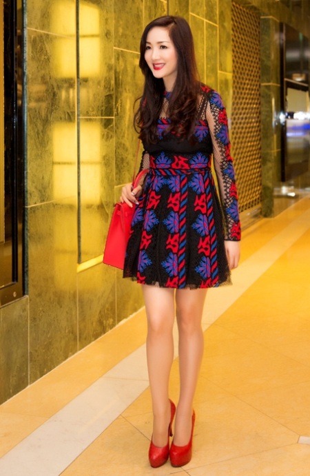 Ngưỡng mộ vẻ đẹp "không tuổi" của hoa hậu Giáng My - 8 Bên cạnh đó, tình yêu dành cho nghệ thuật cũng giúp chị giữ được nét tươi trẻ của mình.