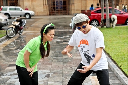 Trước album này, Kiều Linh cũng từng hợp tác với danh hài Hoài Linh trong album