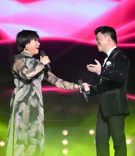 Danh ca Lệ Thu ngọt ngào với những bản tình ca bất hủ - 5 Màn song ca cùng với Quang Linh trong ca khúc