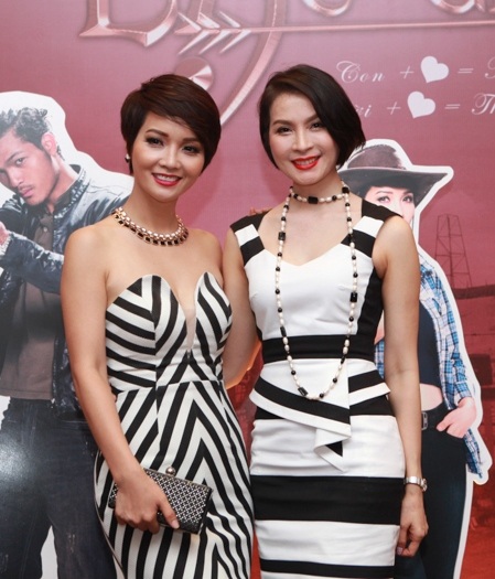 Mai Thu Huyền gợi cảm trong ngày ra mắt "Lạc giới" - 6 Diễn viên Thanh Mai cũng đến chia vui cùng người bạn đồng nghiệp