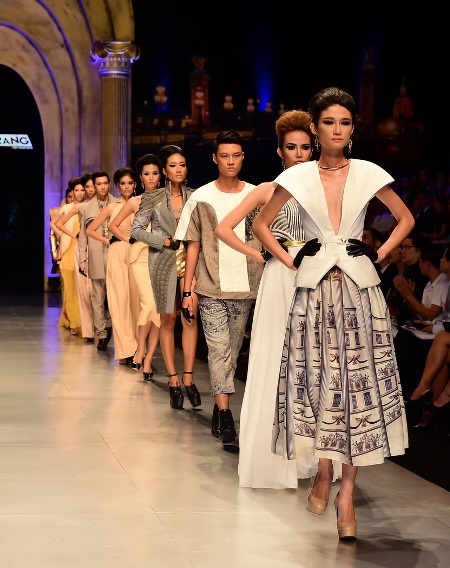 Bộ sưu tập với sắc vàng ánh kim chủ đạo của Hồng Lam