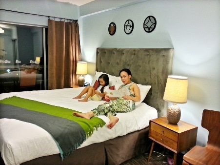 Việt Hương làm chủ hôn cho đám cưới Kim Hiền ở Mỹ - 9 Không chỉ vậy, Phương Vy còn biết cách tạo dáng làm kiểu trước ống kính máy ảnh.