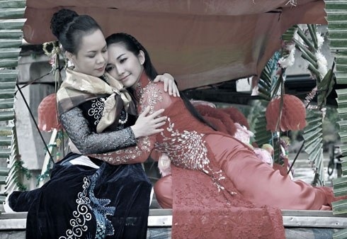 Việt Hương làm chủ hôn cho đám cưới Kim Hiền ở Mỹ - 11 Giữa Việt Hương và Kim Hiền cũng có duyên khi cả hai đã từng đóng phim chung với nhau.