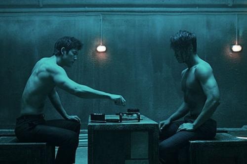 Ngôi sao phim “Hoa cúc dại” tiết lộ chuyện kết hôn - 4 Hình ảnh nam tính và cuốn hút của Jung Woo Sung trong bộ phim mới