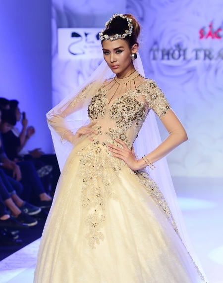 Siêu mẫu Hoàng Yến tái xuất trên sàn diễn thời trang