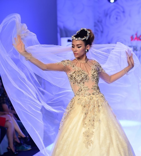 Siêu mẫu Hoàng Yến tái xuất trên sàn diễn thời trang