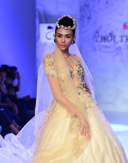 Siêu mẫu Hoàng Yến tái xuất trên sàn diễn thời trang