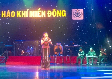Hướng về biển đảo quê hương - chủ đề lớn trong Hội diễn - 7 Một tiết mục ca vọng cổ của Đoàn nghệ thuật Quân khu 7
