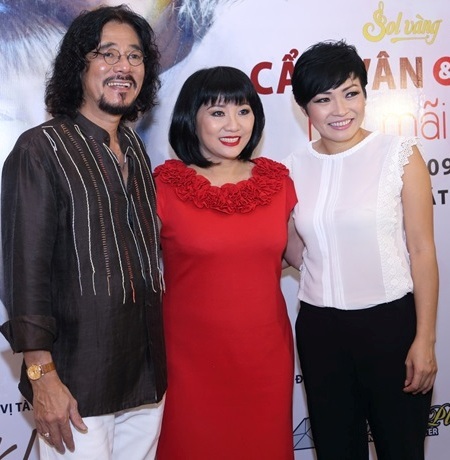Ca sĩ Phương Thanh cùng vợ chồng ca sĩ Cẩm Vân - Khắc Triệu