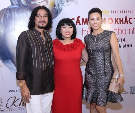 Hoa hậu Thu Hoài cũng đến chia vui cùng vợ chồng Cẩm Vân - Khắc Triệu