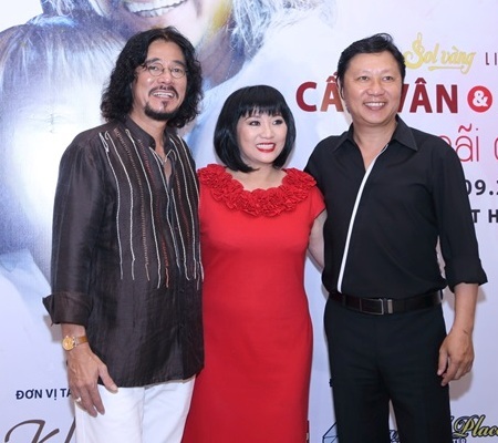 Hoa hậu Thu Hoài cũng đến chia vui cùng vợ chồng Cẩm Vân - Khắc Triệu