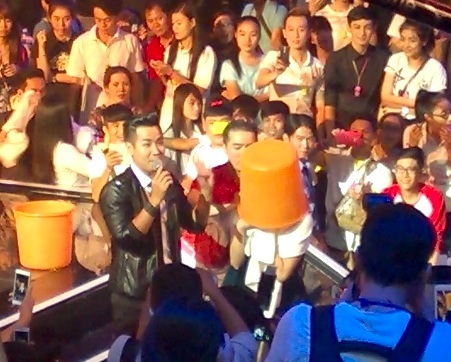 Clip: Hà Hồ, Mr.Đàm ôm nhau "tắm nước đá" - 10 Ngay sau đó,