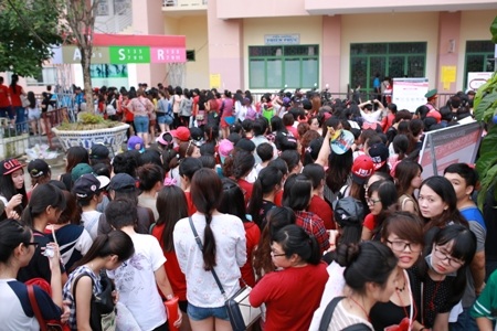 Đây là live concert đầu tiên của JYJ tại Việt Nam nên các fan Việt rất háo hức chờ đợi